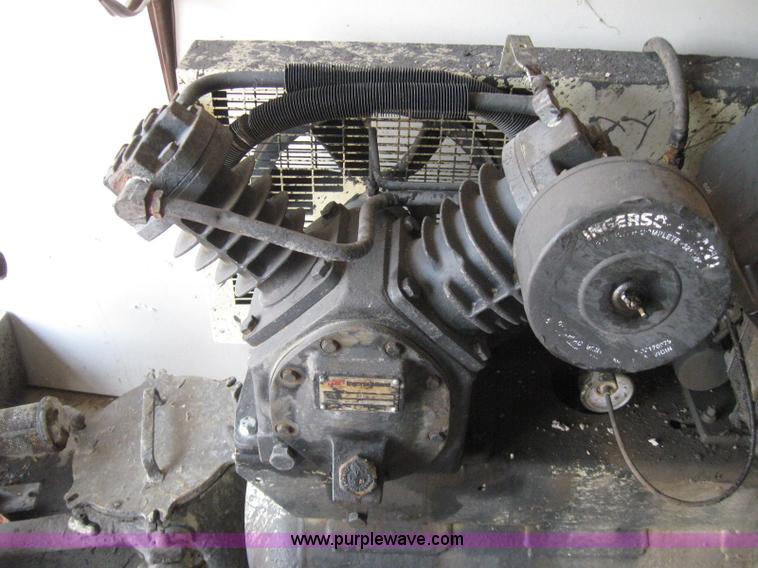 image for item 2257 Seal coat rig