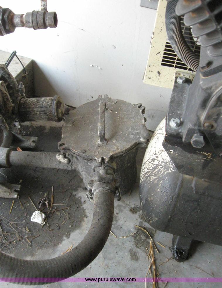 image for item 2257 Seal coat rig