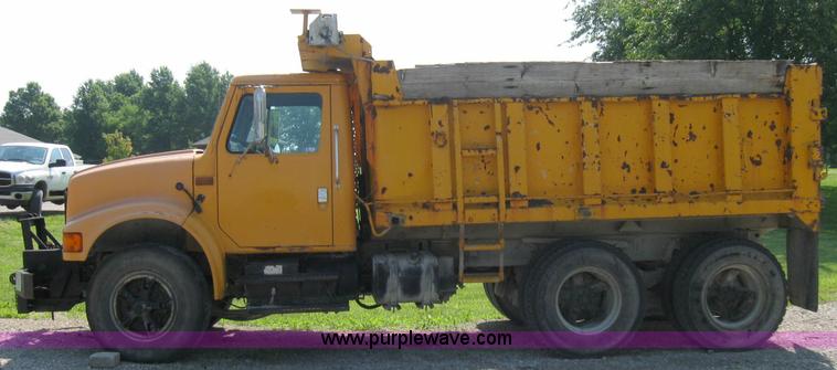 image for item 2258 1992 International Series 4900 dump truck