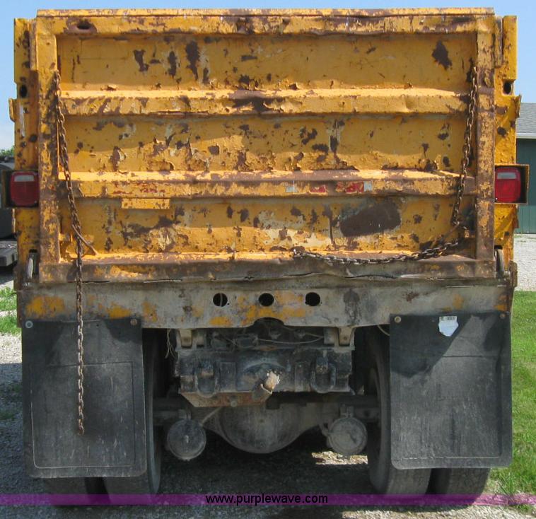 image for item 2258 1992 International Series 4900 dump truck