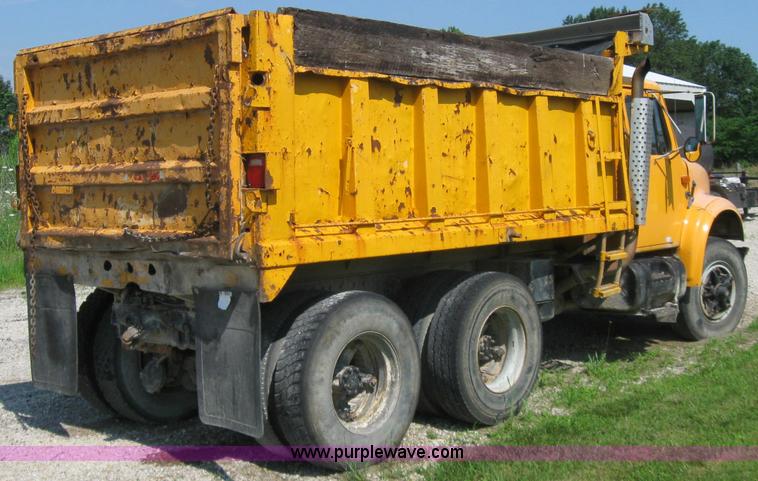 image for item 2258 1992 International Series 4900 dump truck