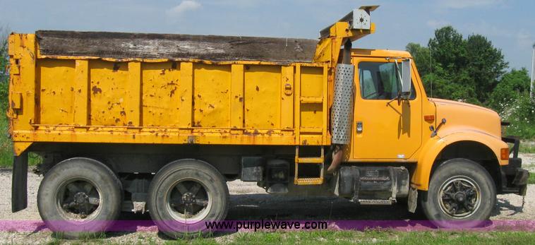 image for item 2258 1992 International Series 4900 dump truck