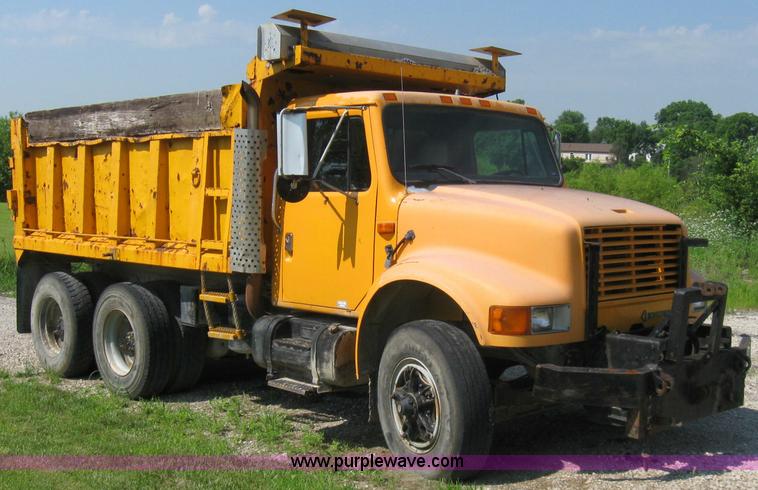 image for item 2258 1992 International Series 4900 dump truck