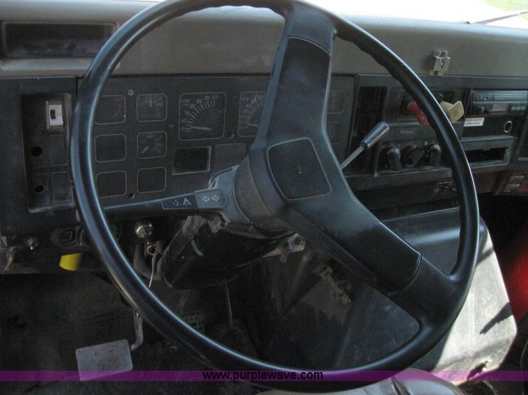 image for item 2258 1992 International Series 4900 dump truck