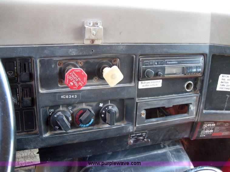 image for item 2258 1992 International Series 4900 dump truck