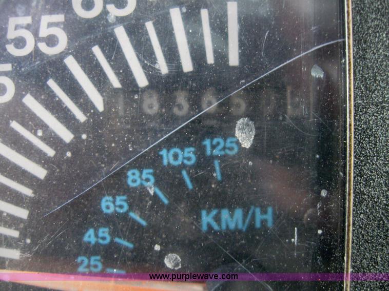 image for item 2258 1992 International Series 4900 dump truck