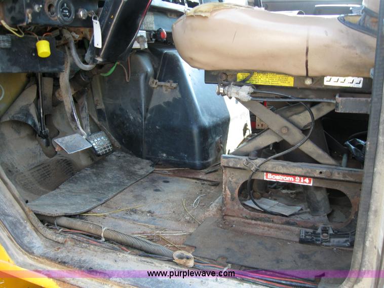 image for item 2258 1992 International Series 4900 dump truck