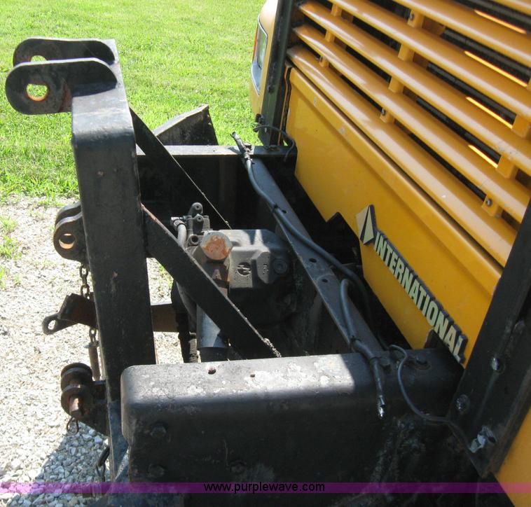 image for item 2258 1992 International Series 4900 dump truck