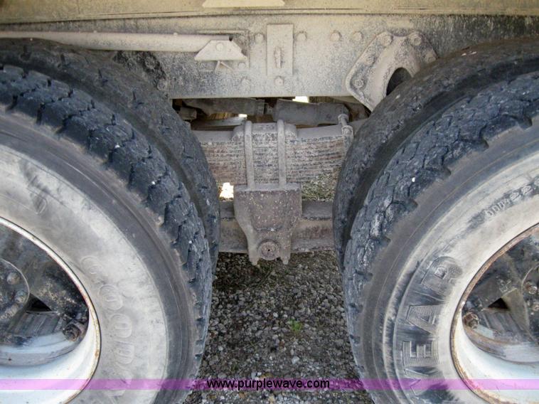 image for item 2258 1992 International Series 4900 dump truck