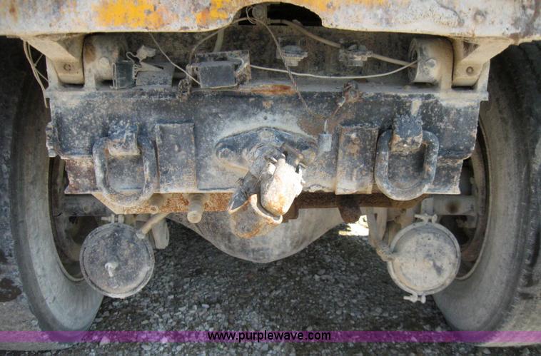 image for item 2258 1992 International Series 4900 dump truck