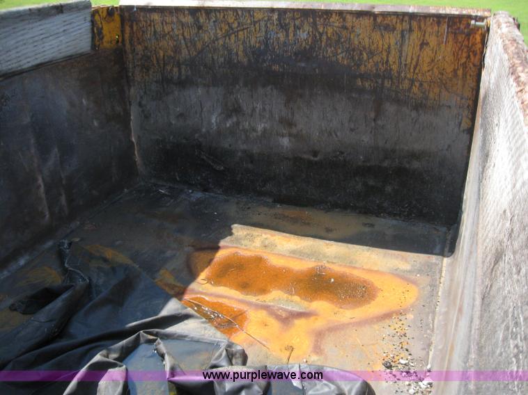 image for item 2258 1992 International Series 4900 dump truck