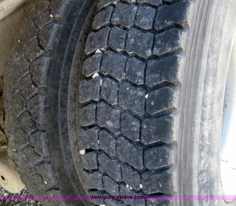 image for item 2258 1992 International Series 4900 dump truck