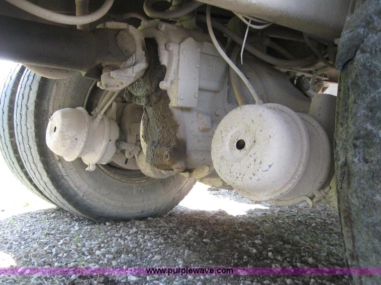 image for item 2258 1992 International Series 4900 dump truck