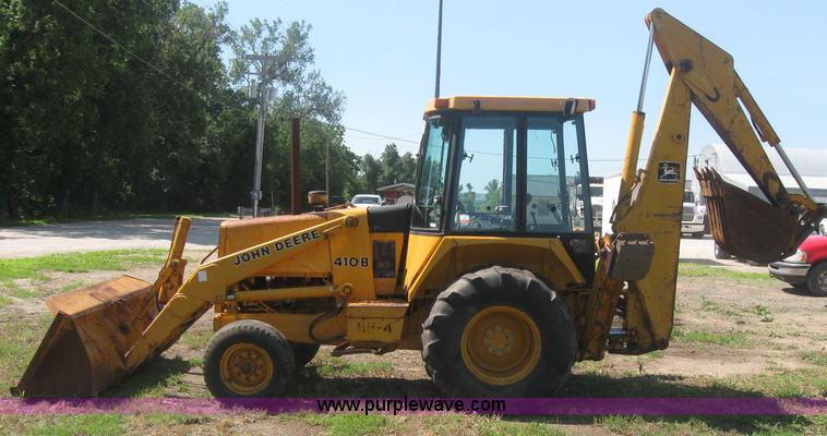 image for item 2316 1985 John Deere 410B backhoe