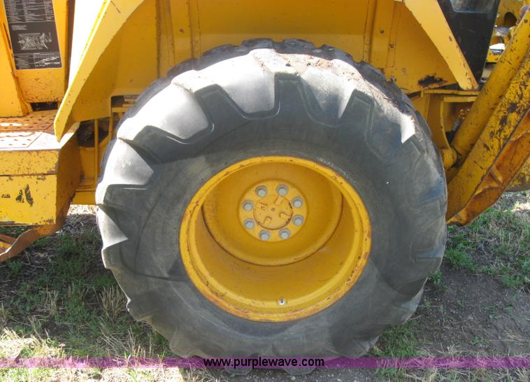 image for item 2316 1985 John Deere 410B backhoe