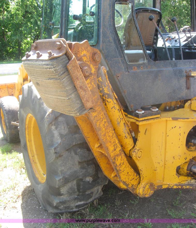 image for item 2316 1985 John Deere 410B backhoe