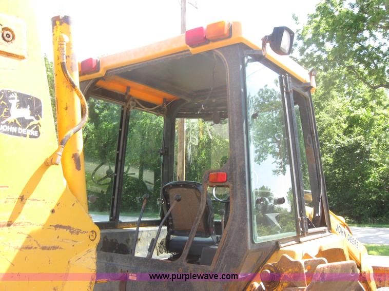 image for item 2316 1985 John Deere 410B backhoe