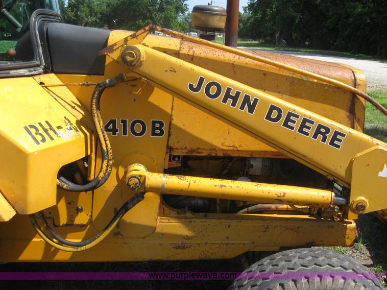 image for item 2316 1985 John Deere 410B backhoe