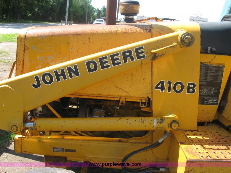 image for item 2316 1985 John Deere 410B backhoe
