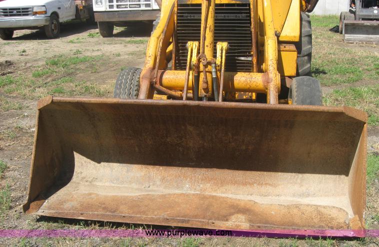 image for item 2316 1985 John Deere 410B backhoe