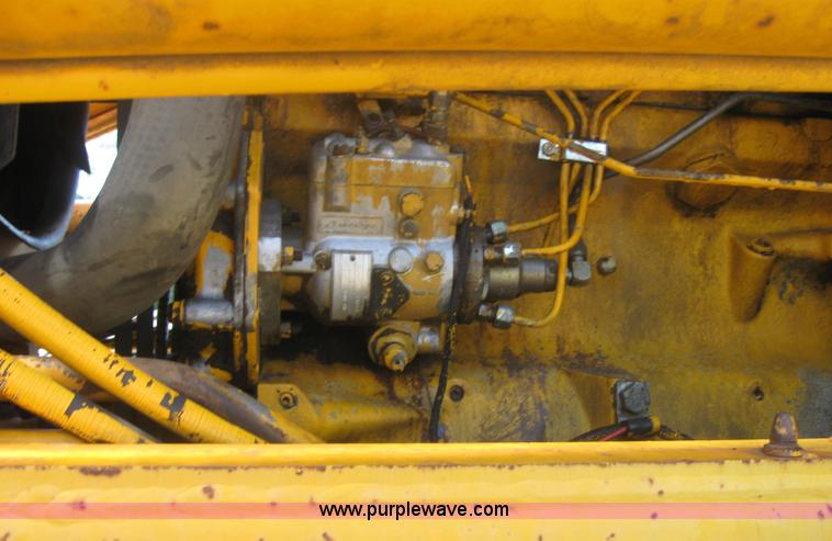 image for item 2316 1985 John Deere 410B backhoe