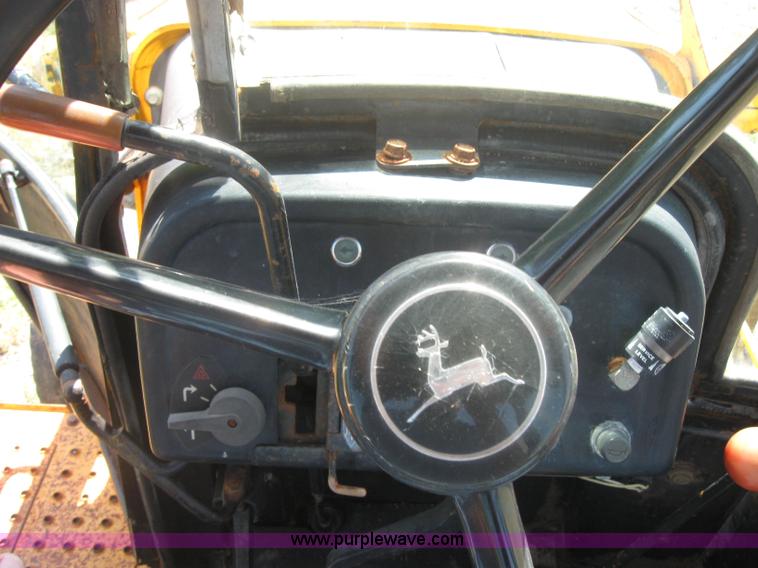 image for item 2316 1985 John Deere 410B backhoe