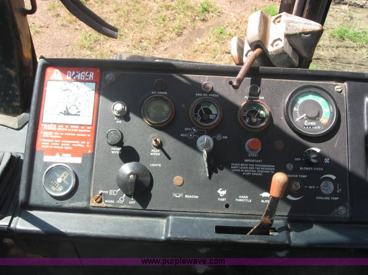 image for item 2316 1985 John Deere 410B backhoe