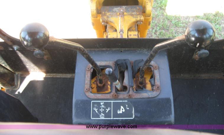 image for item 2316 1985 John Deere 410B backhoe