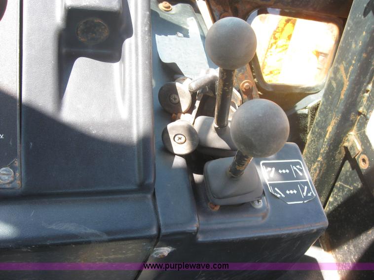 image for item 2316 1985 John Deere 410B backhoe