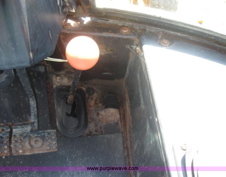 image for item 2316 1985 John Deere 410B backhoe