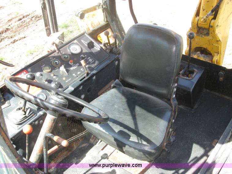 image for item 2316 1985 John Deere 410B backhoe