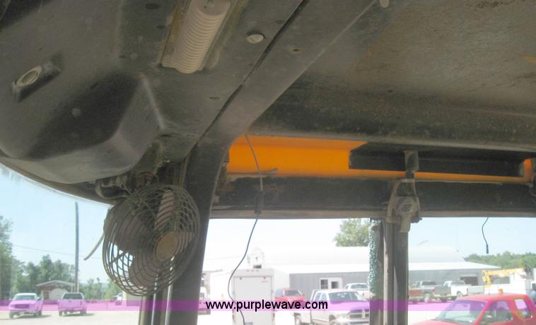 image for item 2316 1985 John Deere 410B backhoe