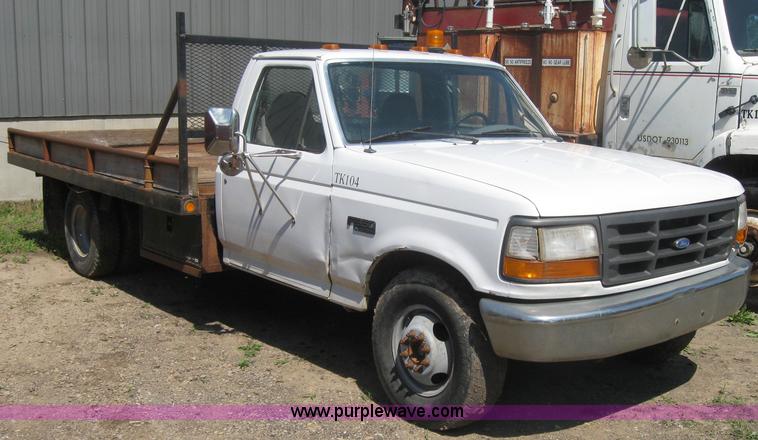 image for item 2317 1995 Ford F350 pickup truck