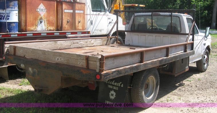 image for item 2317 1995 Ford F350 pickup truck
