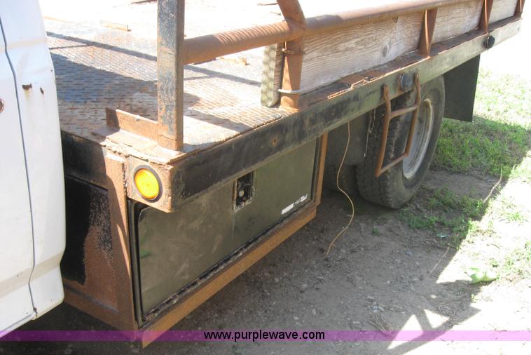 image for item 2317 1995 Ford F350 pickup truck