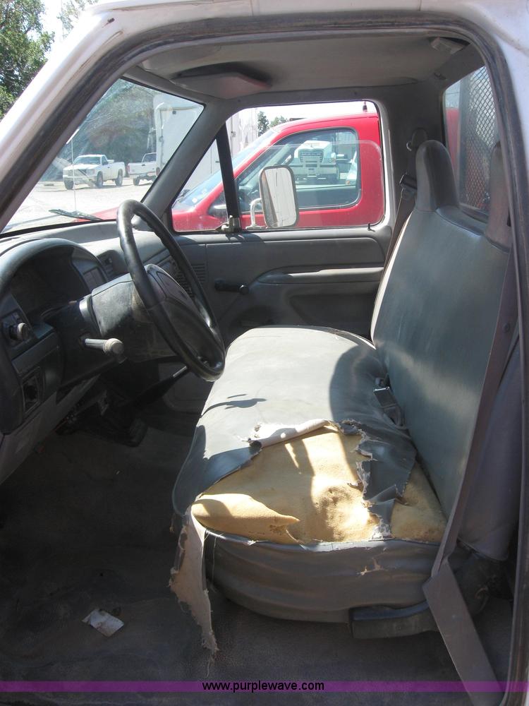 image for item 2317 1995 Ford F350 pickup truck