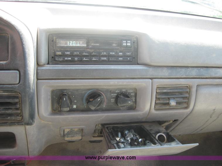 image for item 2317 1995 Ford F350 pickup truck