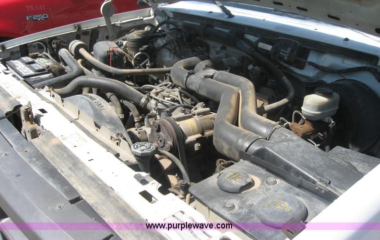 image for item 2317 1995 Ford F350 pickup truck