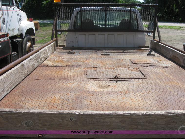 image for item 2317 1995 Ford F350 pickup truck