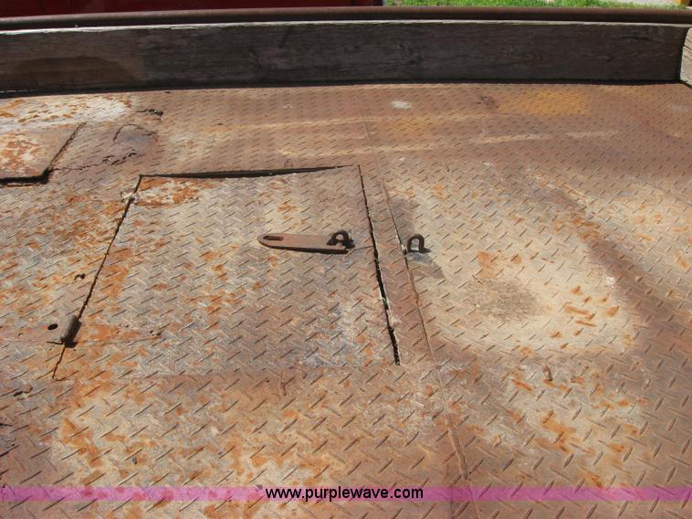 image for item 2317 1995 Ford F350 pickup truck