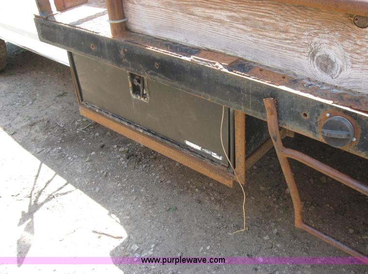 image for item 2317 1995 Ford F350 pickup truck