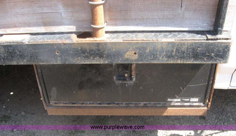 image for item 2317 1995 Ford F350 pickup truck