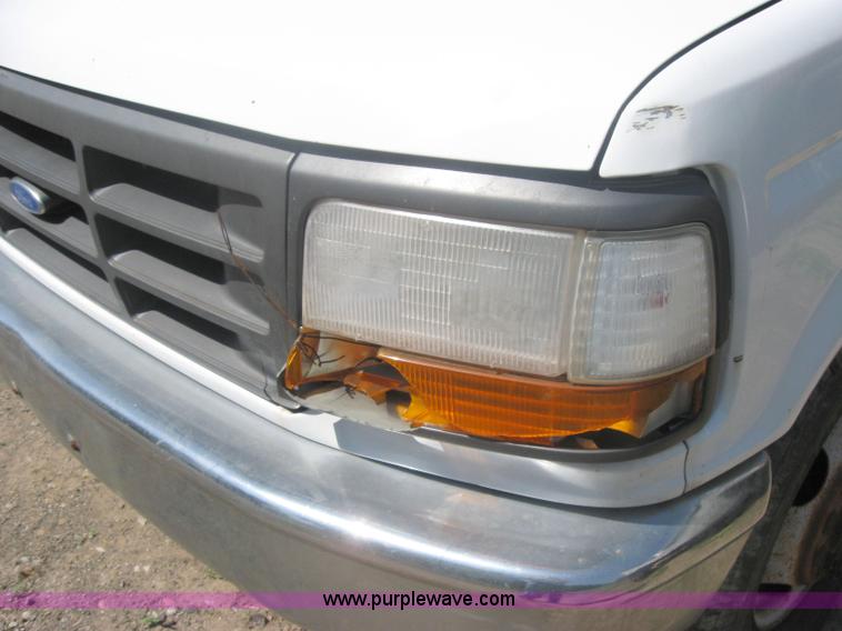 image for item 2317 1995 Ford F350 pickup truck