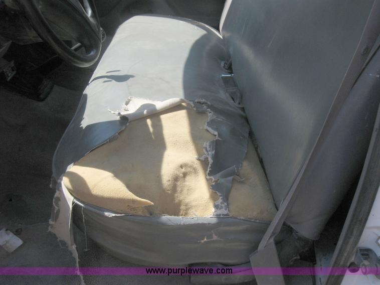 image for item 2317 1995 Ford F350 pickup truck