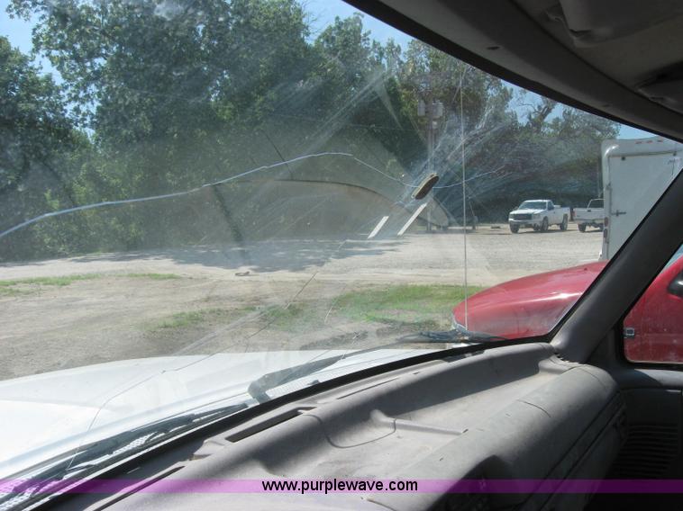 image for item 2317 1995 Ford F350 pickup truck