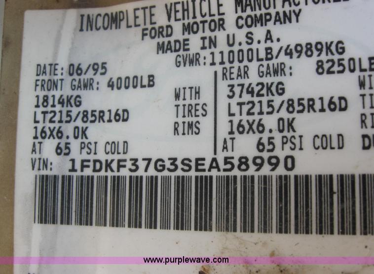 image for item 2317 1995 Ford F350 pickup truck