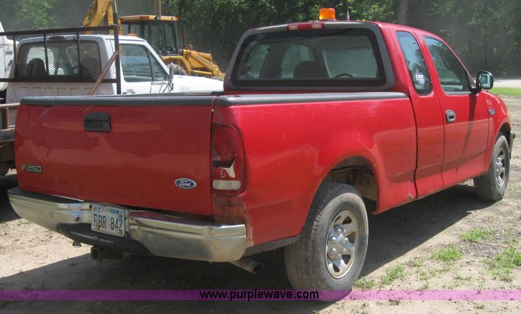 image for item 2318 1997 Ford F250 pickup truck