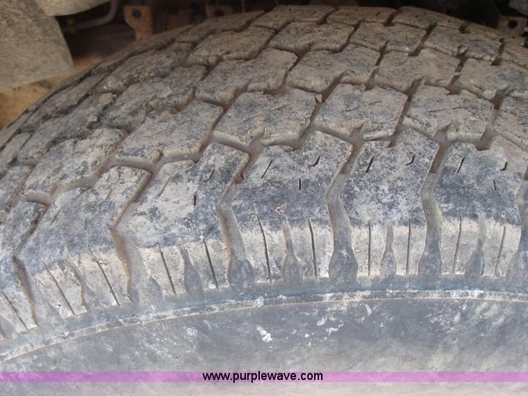 image for item 2318 1997 Ford F250 pickup truck