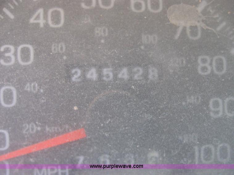 image for item 2318 1997 Ford F250 pickup truck