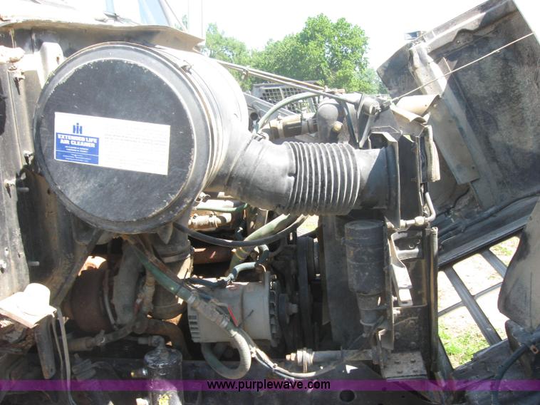 image for item 2319 1985 International S2375 service truck